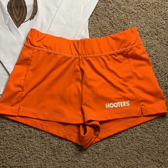 Hooters White Long Sleeve Uniform with Old Shorts - Picture 3 of 4